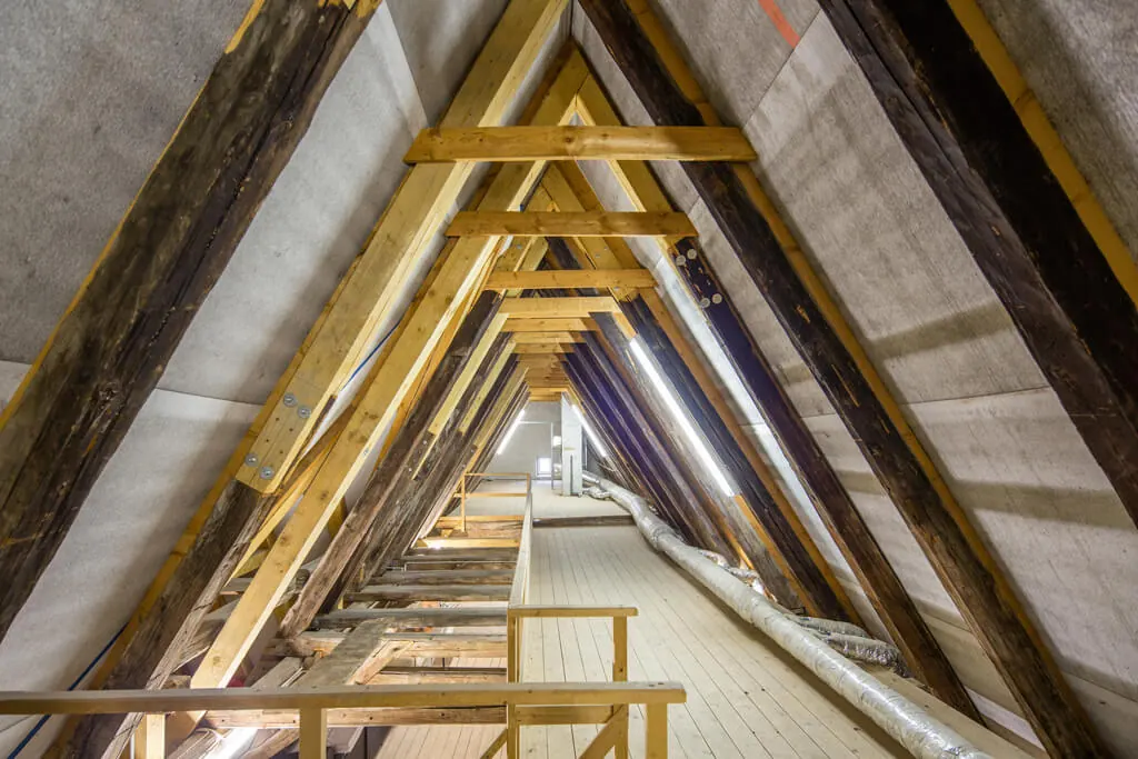 Historische Holzkonstruktion im Dachgeschoss