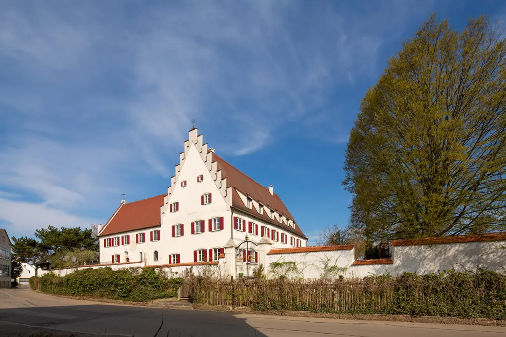 Gesamtansicht des Rosenschlosses mit Garten